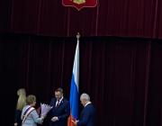 Наград удостоены фельдшер Адоевщинского дома-интерната для престарелых и инвалидов Елена Малова, а также Зяйтуне Назарова из Хвалынского района, матери павших героев – участников специальной военной операции. 